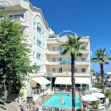 Luxor Beach Boutique Hotel Cattolica Exterior photo