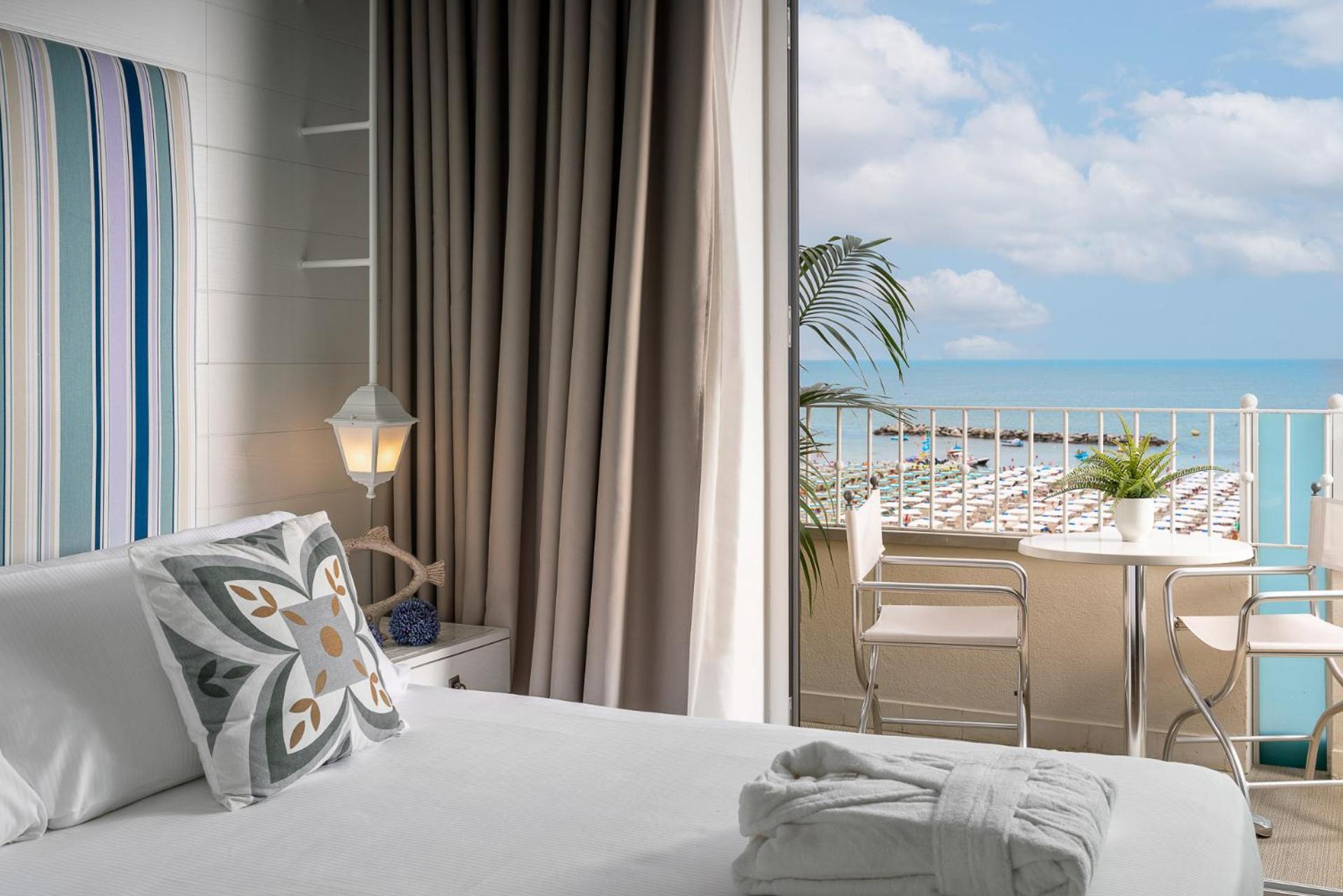 Luxor Beach Boutique Hotel Cattolica Exterior photo