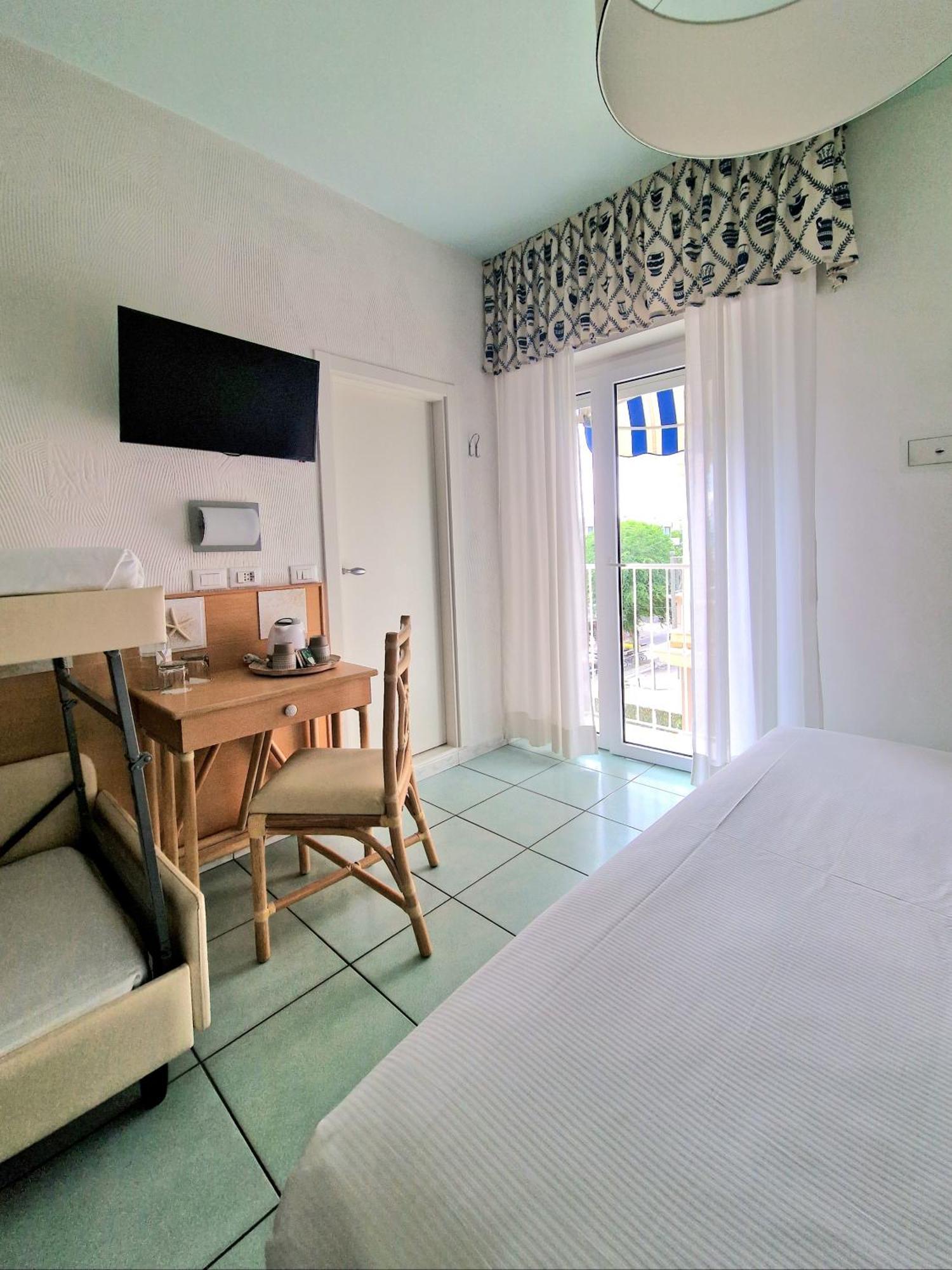 Luxor Beach Boutique Hotel Cattolica Exterior photo